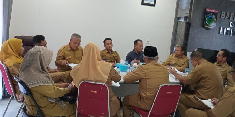 📷 Rapat pembahasan program beasiswa vokasi di kantor Bappeda Dompu. (my).