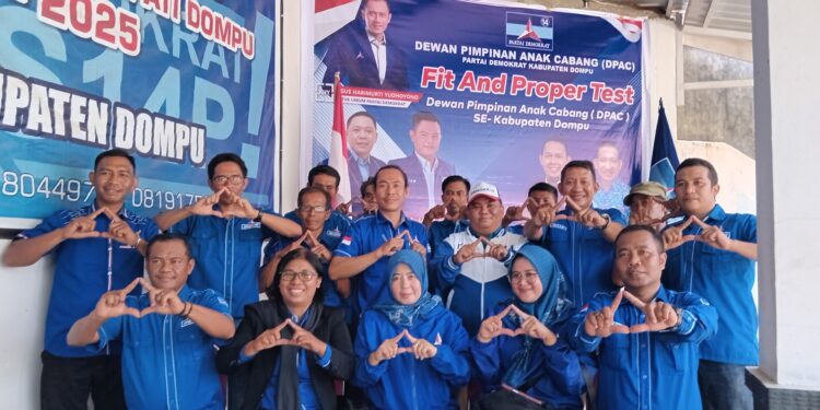 📷 Pengurus BPOKK DPD Demokrat NTB, pengurus DPC Kabupaten Dompu, dan calon ketua DPAC usai fit and proper test di sekretariat DPC. (my).