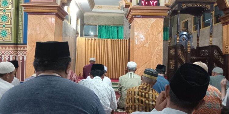 📷 Suasana sholat taraweh pertama ramadhan 1444 H di Masjid Agung Baiturrahman Dompu. (my).