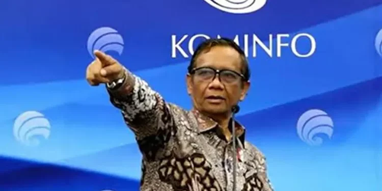 📷 Plt Menkominfo Mahfud MD dalam keterangan persnya di Jakarta, Senin 22 Mei 2023. (Ayosurabaya.com)