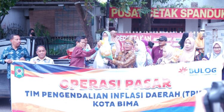 📷 Operasi pasar Pemkot Bima sangat dirasakan manfaatnya oleh masyarakat. (Humas Pemkot).